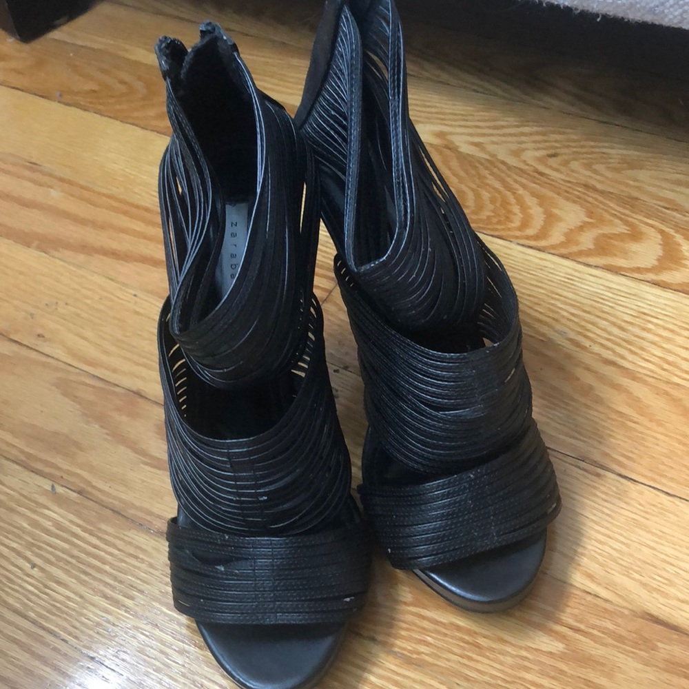 Black strappy Zara Sandal in size 37
